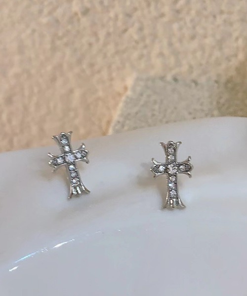 B.I.D.（ビーアイディー）の「《Bz》クロスモチーフアクリルストーンワンポイントペアピアス ユニセックス（MA/EK431）（ピアス（両耳用）・レディース・シルバー・FREE）」の4枚目の写真