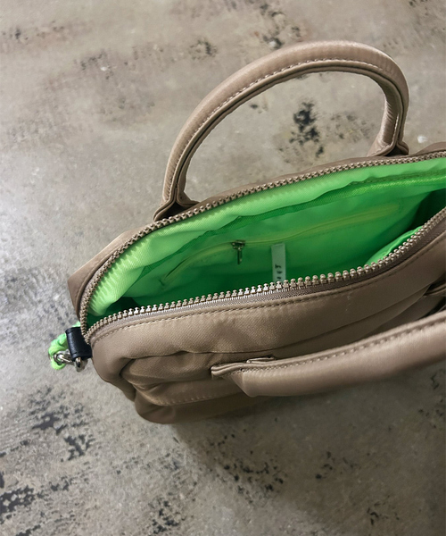 cheek(BAG)(チーク)の「【cheek / チーク】ダブルポケット3WAYボストンバッグ/C25008/ボストン/3WAYユニセックス【WEB限定】(ボストンバッグ・レディース・ブラック/カーキ/ベージュ/グレー・フリー)」の11枚目の写真