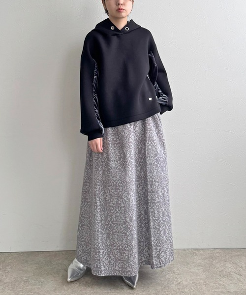 LHELBIE(レルビエ)の「コーデュロイフレアスカート(スカート・レディース・グレー/ネイビー/レッド・M)」の11枚目の写真