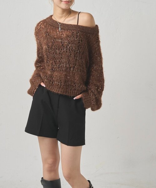 WHO'S WHO gallery（フーズフーギャラリー）の「【WEB限定】HiNTラメオフショルニット（ニット/セーター・レディース・グレー/ブラウン/ネイビー・FREE）」の22枚目の写真