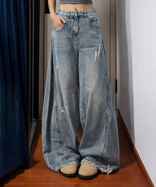 MAISON SELECT（メゾンセレクト）の「9D5 【ヴィンテージライク】ワイドバギーデニム カーブパンツ（デニムパンツ・レディース・ライトブルー・S/M/L/XL）」の8枚目の写真