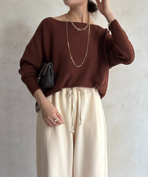 DouDou（ドゥドゥ）の「ボートネックプルオーバー（ニット/セーター・レディース・グレイッシュベージュ/ブラック/グレー/レッド/ブラウン/ピンク/オフホワイト/ネイビー・FREE）」の4枚目の写真