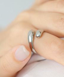 Lady Rora（レディーローラ）の「サージカルステンレス ドロップリング サイズ調整可 (金属アレルギー対応)（リング）」