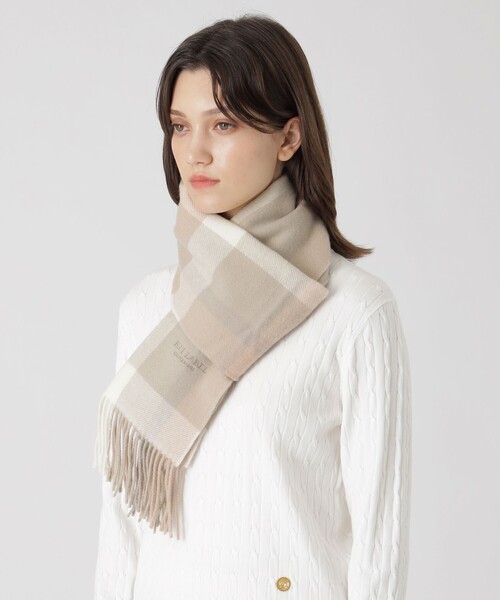 BLUE LABEL CRESTBRIDGE(ブルーレーベルクレストブリッジ)の「クレストブリッジチェックマフラー(マフラー・レディース・ブルー系その他2/ブラック/ピンク系その他2/ベージュ/レッド・FREE)」の2枚目の写真