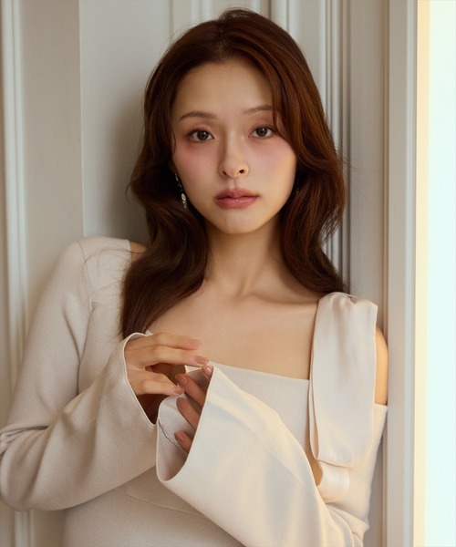 AND COUTURE(アンドクチュール)の「ショルダーリボンニットドッキングワンピース(ワンピース・レディース・チャコールグレー/ブラック/ピンク・FREE)」の4枚目の写真
