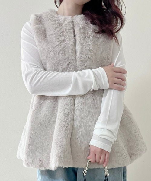 merrylatte（メリーラテ）の「ノーカラー ペプラム ファー ベスト【Muller Rossi】（ベスト・レディース・ベージュ・FREE）」の2枚目の写真