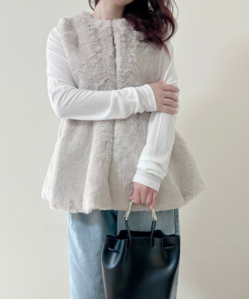 merrylatte（メリーラテ）の「ノーカラー ペプラム ファー ベスト【Muller Rossi】（ベスト・レディース・ベージュ・FREE）」の3枚目の写真