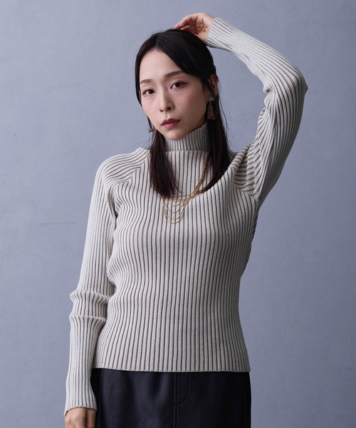 NICOLE white（ニコルホワイト）の「プレーティングリブタートル（ニット/セーター・レディース・ブラック/オフホワイト/グレー/テラコッタ・FREE）」の2枚目の写真