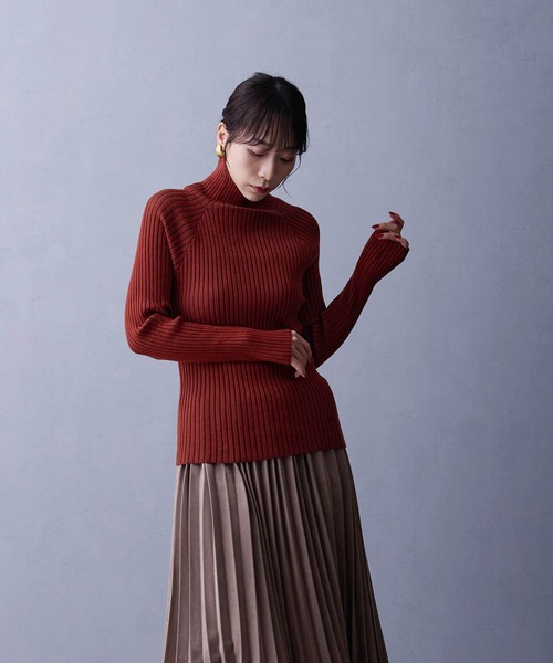 NICOLE white（ニコルホワイト）の「プレーティングリブタートル（ニット/セーター・レディース・ブラック/オフホワイト/グレー/テラコッタ・FREE）」の5枚目の写真