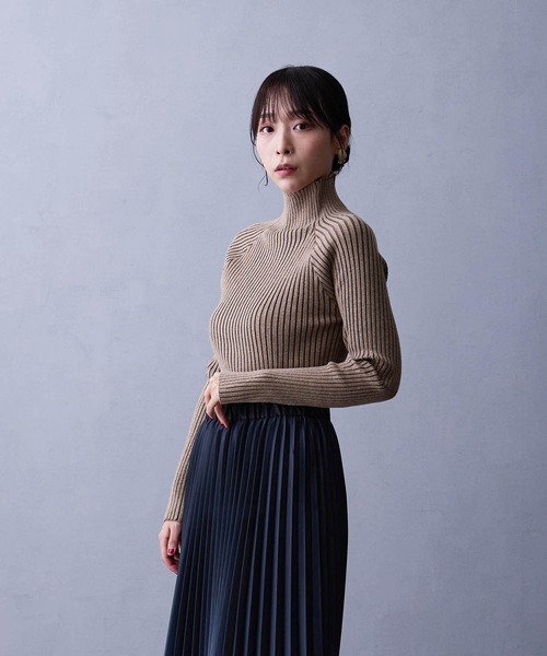 NICOLE white（ニコルホワイト）の「プレーティングリブタートル（ニット/セーター・レディース・ブラック/オフホワイト/グレー/テラコッタ・FREE）」の16枚目の写真