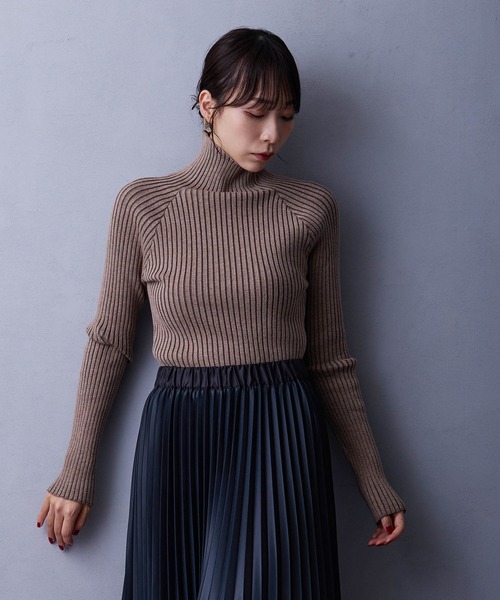 NICOLE white（ニコルホワイト）の「プレーティングリブタートル（ニット/セーター・レディース・ブラック/オフホワイト/グレー/テラコッタ・FREE）」の19枚目の写真