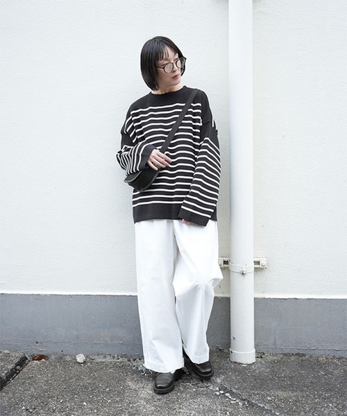 SOLAMONAT(ソラモナ)の「ウエハースニットボーダー ワイドスリーブ ユニセックス(ニット/セーター・レディース・ホワイト×ブラック/グレー×ホワイト/ブラック×ホワイト・FREE)」の5枚目の写真