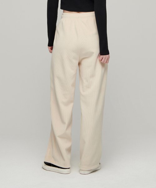 MUSINSA STANDARD WOMAN（ムシンサスタンダードウーマン）の「ウィメンズベルベットコーデュロイラウンジパンツ[クリームベージュ]（スウェットパンツ・レディース・その他・SMALL/MEDIUM/LARGE/X-SMALL）」の2枚目の写真