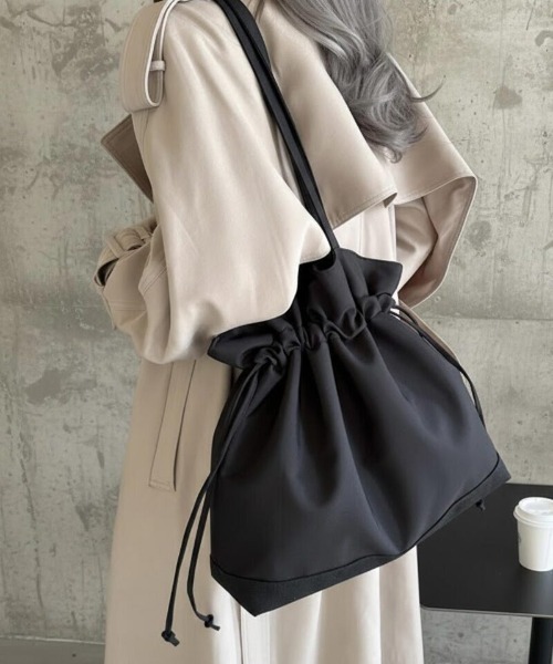 cammie（キャミー）の「巾着ショルダーバッグ（ショルダーバッグ・レディース・ベージュ/ホワイト/ブラック・F）」の6枚目の写真