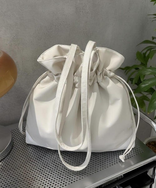 cammie（キャミー）の「巾着ショルダーバッグ（ショルダーバッグ・レディース・ベージュ/ホワイト/ブラック・F）」の9枚目の写真