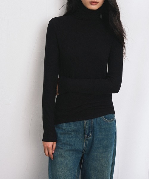 ReRe(リリ)の「タートルネックトップス(Tシャツ/カットソー・レディース・ブラック/ブルーグレー/オフホワイト/ダークグレー/ベージュ/ブラウン・MEDIUM/LARGE)」の3枚目の写真