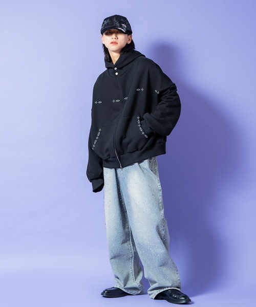 ankoROCK（アンコロック）の「a.p.o.v. ネイティブスタッズデザインボリュームネックスウェットオーバーサイズジップアップパーカー（パーカー・メンズ・ブラック/グレー・ONESIZE）」の8枚目の写真