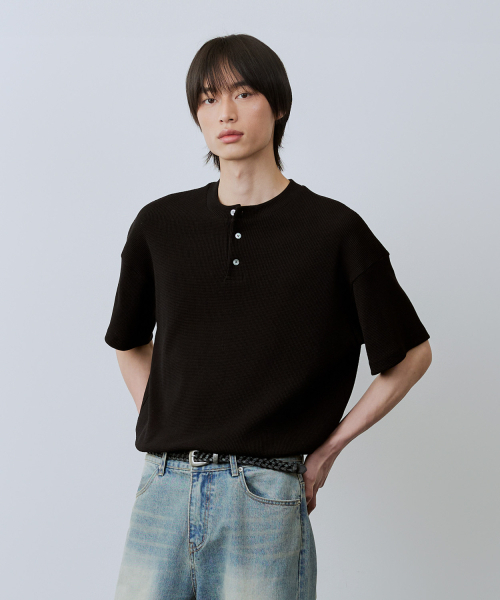 LEIRE（ルアール）の「ワッフルヘンリーネック半袖Tシャツ[ブラック]（Tシャツ/カットソー・メンズ・その他・MEDIUM/LARGE）」の3枚目の写真