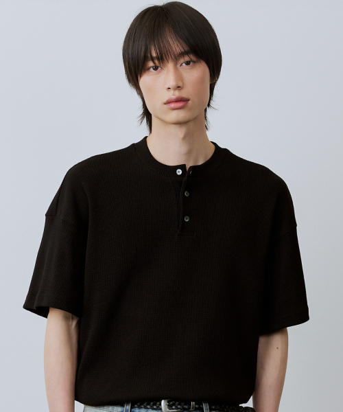 LEIRE（ルアール）の「ワッフルヘンリーネック半袖Tシャツ[ブラック]（Tシャツ/カットソー・メンズ・その他・MEDIUM/LARGE）」の6枚目の写真