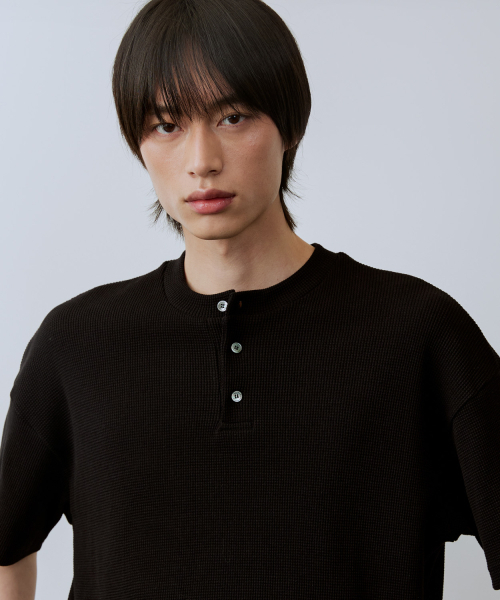 LEIRE（ルアール）の「ワッフルヘンリーネック半袖Tシャツ[ブラック]（Tシャツ/カットソー・メンズ・その他・MEDIUM/LARGE）」の7枚目の写真