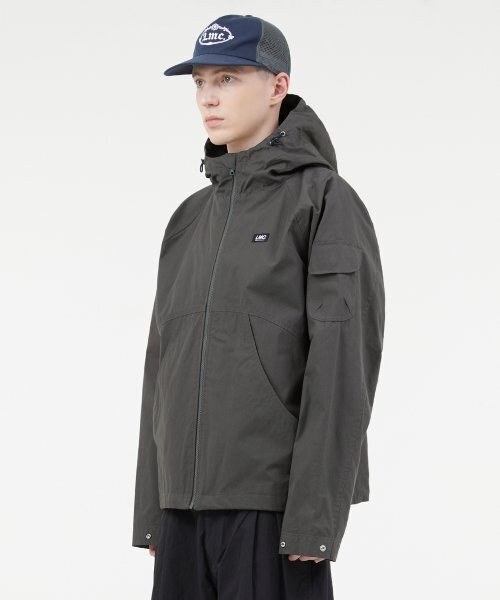 LMCの「CURVED WINDBREAKER JACKET charcoal(ナイロンジャケット・レディース・その他・LARGE/X-LARGE)」の4枚目の写真