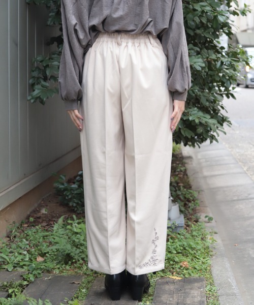 axes femme(アクシーズファム)の「薔薇刺繍裏起毛パンツ(その他パンツ・レディース・ベージュ/ブラック・MEDIUM/LARGE)」の5枚目の写真