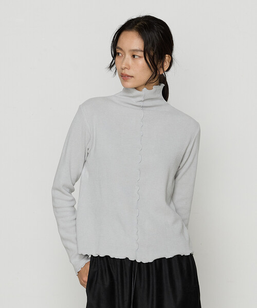 Gabardine K.T(ギャバジンケーティー)の「〔 +サイズ 〕 ニットコール タートル(Tシャツ/カットソー・レディース・オフホワイト/ライトグレー/ネイビー・13号)」の3枚目の写真