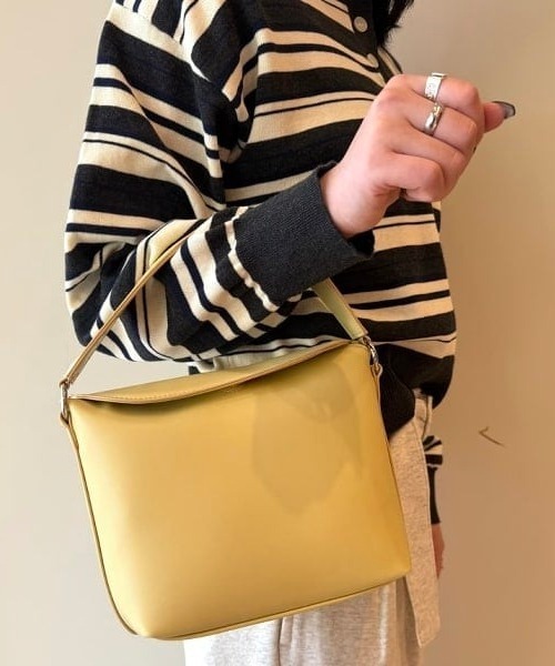 BEAMS HEART（ビームスハート）の「太ベルト 2WAY スクエア バッグ（ショルダーバッグ・レディース・ブラック/ブラウン/イエロー系その他4・ONE SIZE）」の18枚目の写真