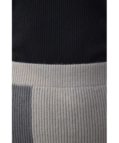AZUL by moussy(アズールバイマウジー)の「【セットアップ対応】バイカラーIラインニットスカート 秋服 冬服 ロングスカート【身長/骨格別着用画像あり】(スカート・レディース・モカ/グレー/ブラック・FREE)」の22枚目の写真