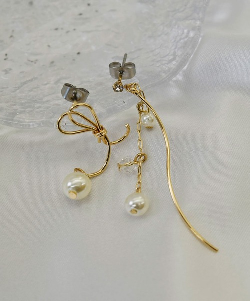LA MUe（ラミュー）の「【LA MUE】アシンメトリー ノットワイヤーピアス（ピアス（両耳用）・レディース・ゴールド/ピンクゴールド/シルバー・FREE）」の2枚目の写真