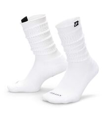 NIKE（ナイキ）の「ナイキ エブリデイ プラス スラウチー クッションド クルー ソックス (1足)   Nike Everyday Plus Slouchy Cushioned Crew Socks (1 Pair) FN7406-100 White（ソックス/靴下）」
