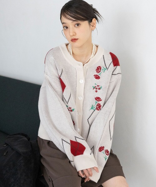 RAGEBLUE(レイジブルー)の「フラワー刺繍ニットカーディガン(ニット/セーター・レディース・ブラック/ホワイト・FREE)」の5枚目の写真