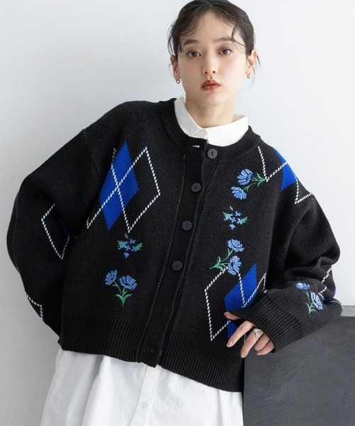 RAGEBLUE(レイジブルー)の「フラワー刺繍ニットカーディガン(ニット/セーター・レディース・ブラック/ホワイト・FREE)」の11枚目の写真