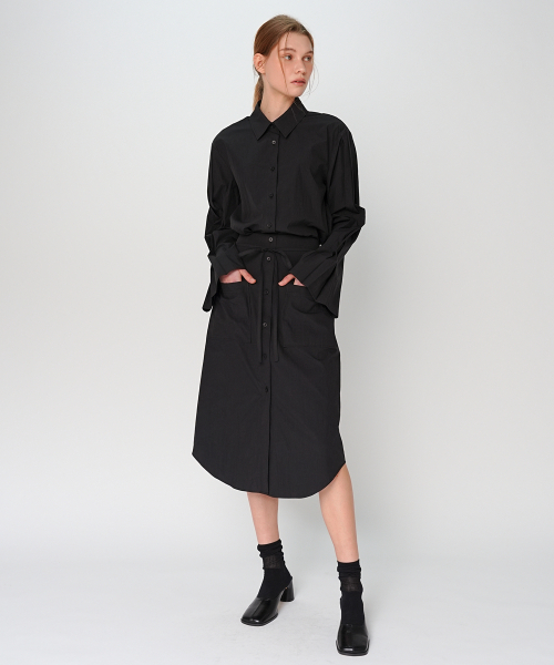 PAUL&ALICE(ポール&アリス)の「PLEATS SLEEVE SHIRT / BLACK(シャツ/ブラウス・レディース・ブラック・FREE)」の3枚目の写真