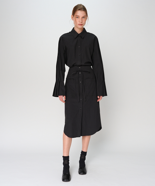 PAUL&ALICE(ポール&アリス)の「PLEATS SLEEVE SHIRT / BLACK(シャツ/ブラウス・レディース・ブラック・FREE)」の4枚目の写真