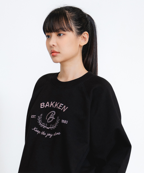 BAKKEN(バッケン)の「シグネチャーロゴセミクロップTシャツ BK4998_ブラック(スウェット・レディース・ブラック・FREE)」の1枚目の写真