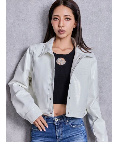 GYDA(ジェイダ)の「Symmetry GYDA EMBOSSパテントフェイクレザーショートジャケット(ライダースジャケット・レディース・ブラック/オフホワイト・FREE)」の3枚目の写真