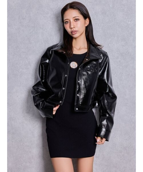 GYDA（ジェイダ）の「Symmetry GYDA EMBOSSパテントフェイクレザーショートジャケット（ライダースジャケット・レディース・ブラック/オフホワイト・FREE）」の6枚目の写真