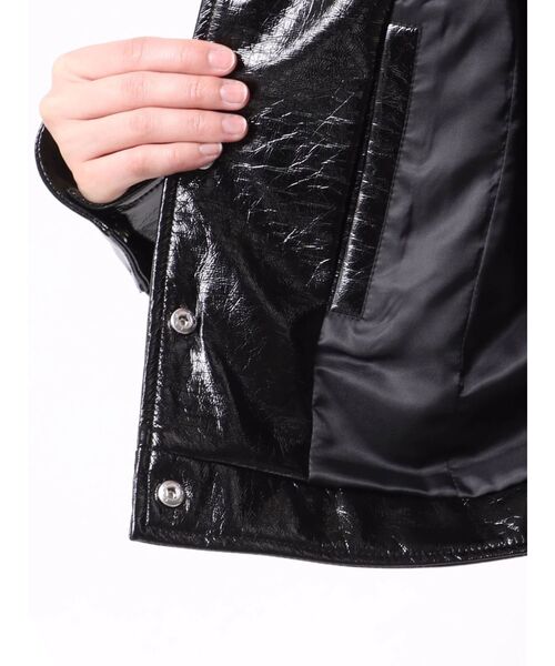 GYDA（ジェイダ）の「Symmetry GYDA EMBOSSパテントフェイクレザーショートジャケット（ライダースジャケット・レディース・ブラック/オフホワイト・FREE）」の20枚目の写真