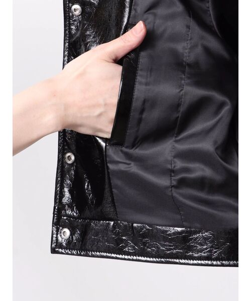 GYDA（ジェイダ）の「Symmetry GYDA EMBOSSパテントフェイクレザーショートジャケット（ライダースジャケット・レディース・ブラック/オフホワイト・FREE）」の21枚目の写真