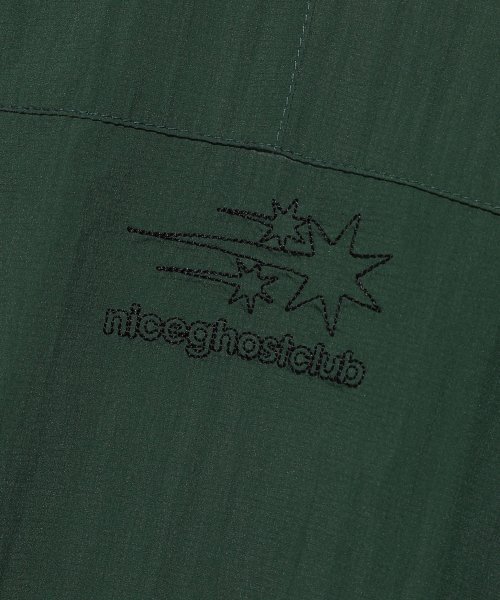 NICE GHOST CLUB(ナイスゴーストクラブ)の「3STAR PULLOVER JACKET_GREEN(NG2DSUB963A)(ナイロンジャケット・レディース・グリーン・S/M/L)」の4枚目の写真