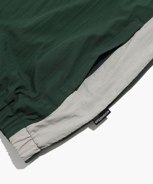 NICE GHOST CLUB(ナイスゴーストクラブ)の「3STAR PULLOVER JACKET_GREEN(NG2DSUB963A)(ナイロンジャケット・レディース・グリーン・S/M/L)」の6枚目の写真