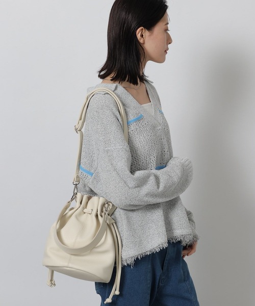 LAKOLE（ラコレ）の「2WAYバケツ巾着バッグ / 645236（ショルダーバッグ・レディース・ライトブラウン/オフホワイト/ブラック・FREE）」の2枚目の写真