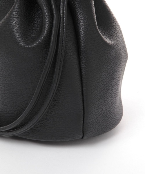 LAKOLE（ラコレ）の「2WAYバケツ巾着バッグ / 645236（ショルダーバッグ・レディース・ライトブラウン/オフホワイト/ブラック・FREE）」の14枚目の写真