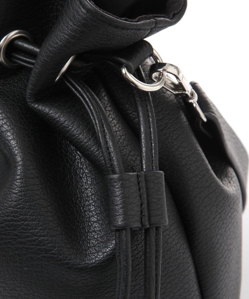 LAKOLE（ラコレ）の「2WAYバケツ巾着バッグ / 645236（ショルダーバッグ・レディース・ライトブラウン/オフホワイト/ブラック・FREE）」の16枚目の写真