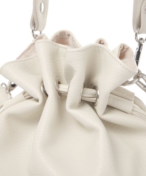 LAKOLE（ラコレ）の「2WAYバケツ巾着バッグ / 645236（ショルダーバッグ・レディース・ライトブラウン/オフホワイト/ブラック・FREE）」の19枚目の写真