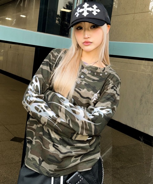 A‘gem 9(エージェムナイン)の「A'GEM/9 × .kom 『A'GEM/9/エージェムナイン』 ビンテージサーマルヘンリーロングスリーブ(Tシャツ/カットソー・レディース・カモフラージュ/グレー・FREE)」の7枚目の写真