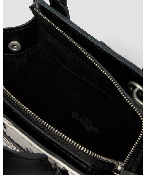 Dr. Martens(ドクターマーチン)の「Dr. Martens/ドクターマーチン エクストラ スモールトートバッグ 42874100(トートバッグ・メンズ・ホワイト×ブラック・FREE)」の9枚目の写真