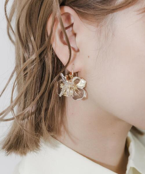 SMELLY（スメリー）の「ミックスフラワーイヤリング（イヤリング・レディース・ゴールド系その他・-）」の2枚目の写真