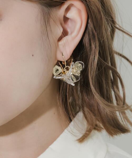 SMELLY（スメリー）の「ミックスフラワーイヤリング（イヤリング・レディース・ゴールド系その他・-）」の4枚目の写真